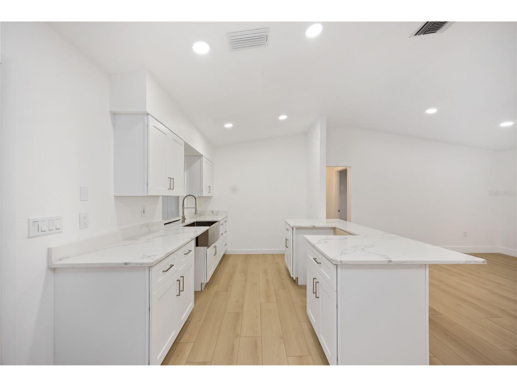 4355 Berkshire Drive Sarasota FL 34241 A4679930 image9