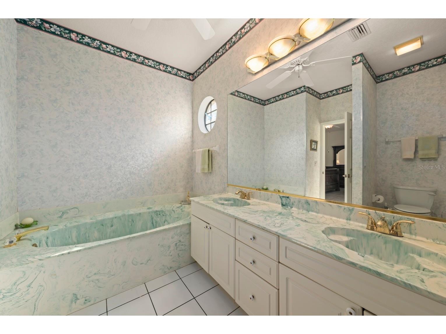 4356 Marcott Circle Sarasota FL 34233 C7519661 image32