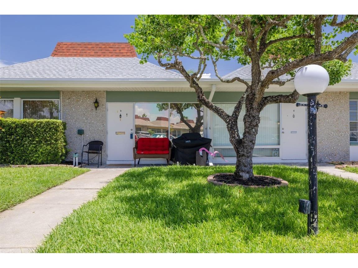 4357 Tahitian Gardens Circle #B Holiday FL 34691 TB8404579 image1