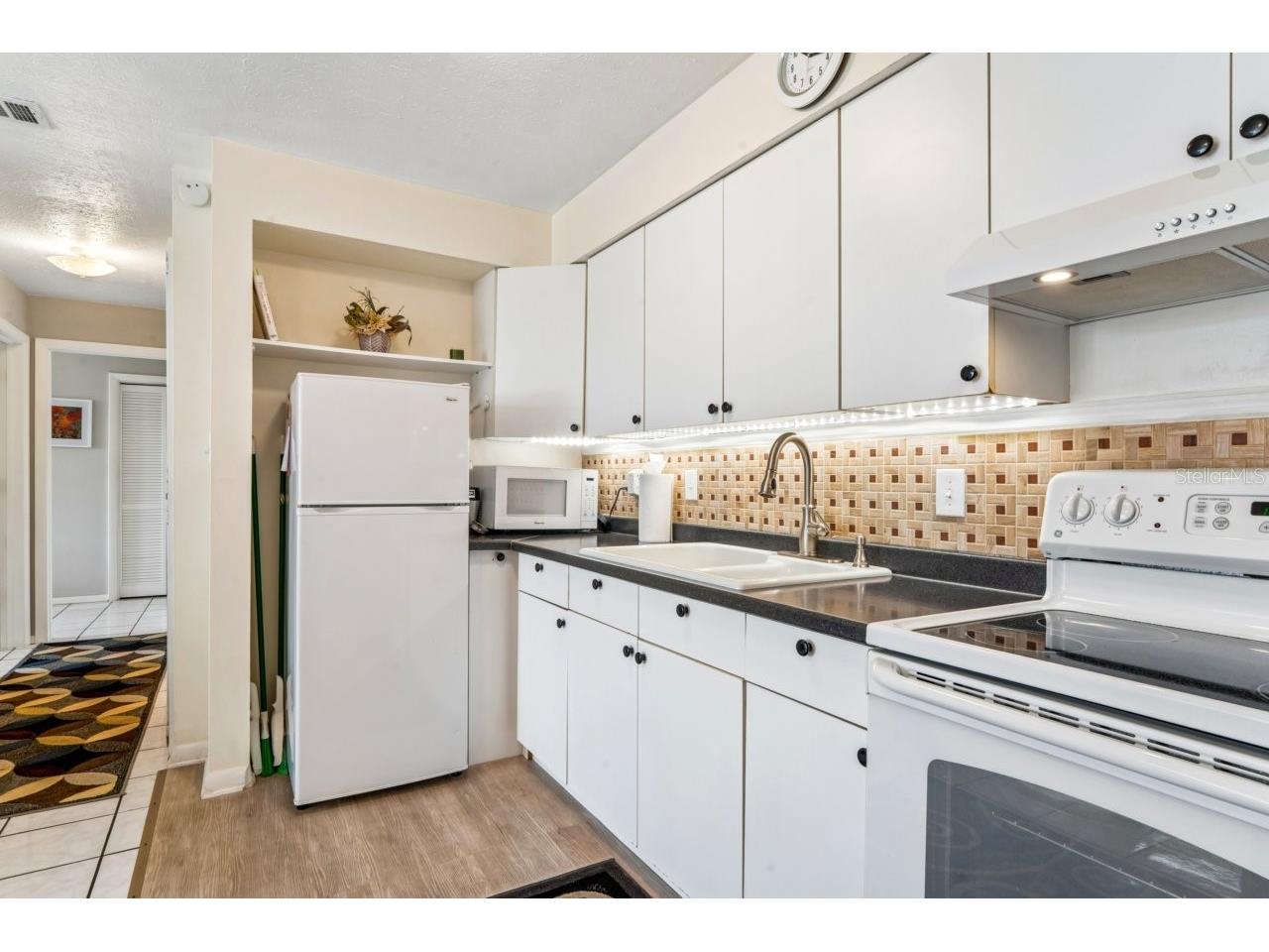 4363 Tahitian Gardens Circle #B Holiday FL 34691 W7885041 image12