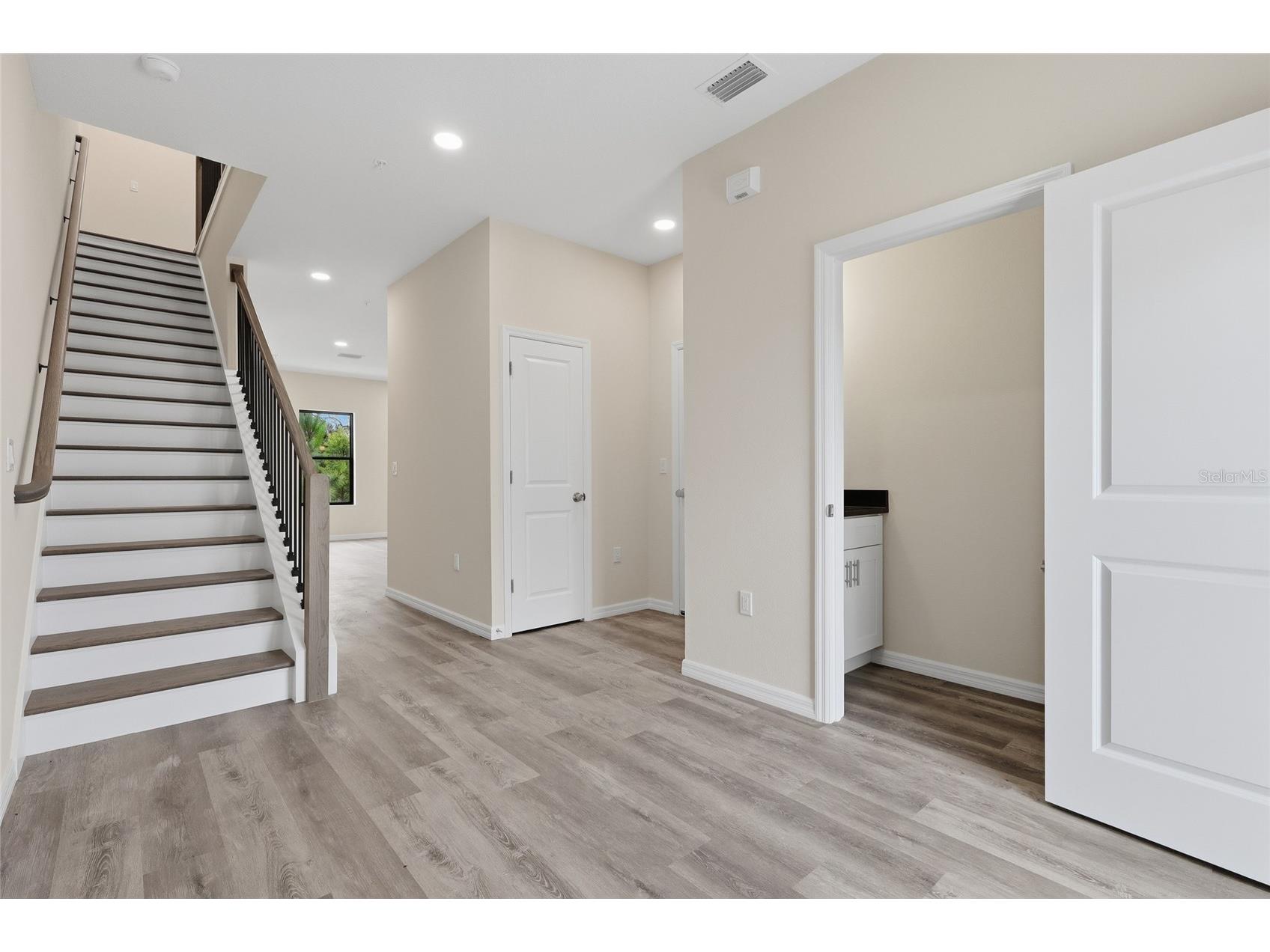 4369 Cambio Gardens Court Tampa FL 33610 TB8517543 image3