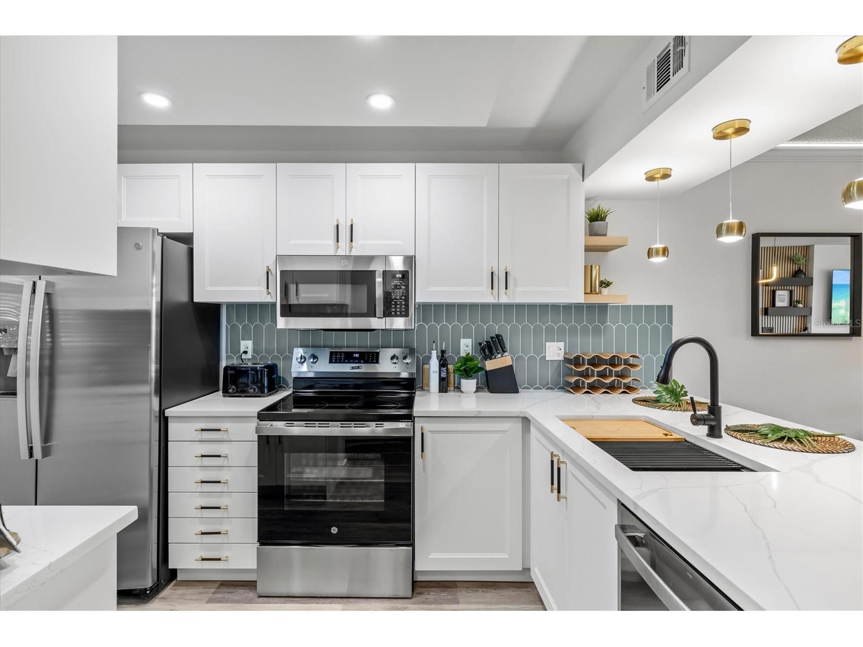 437 Cerromar Lane #424 Venice FL 34293 N6144387 image3