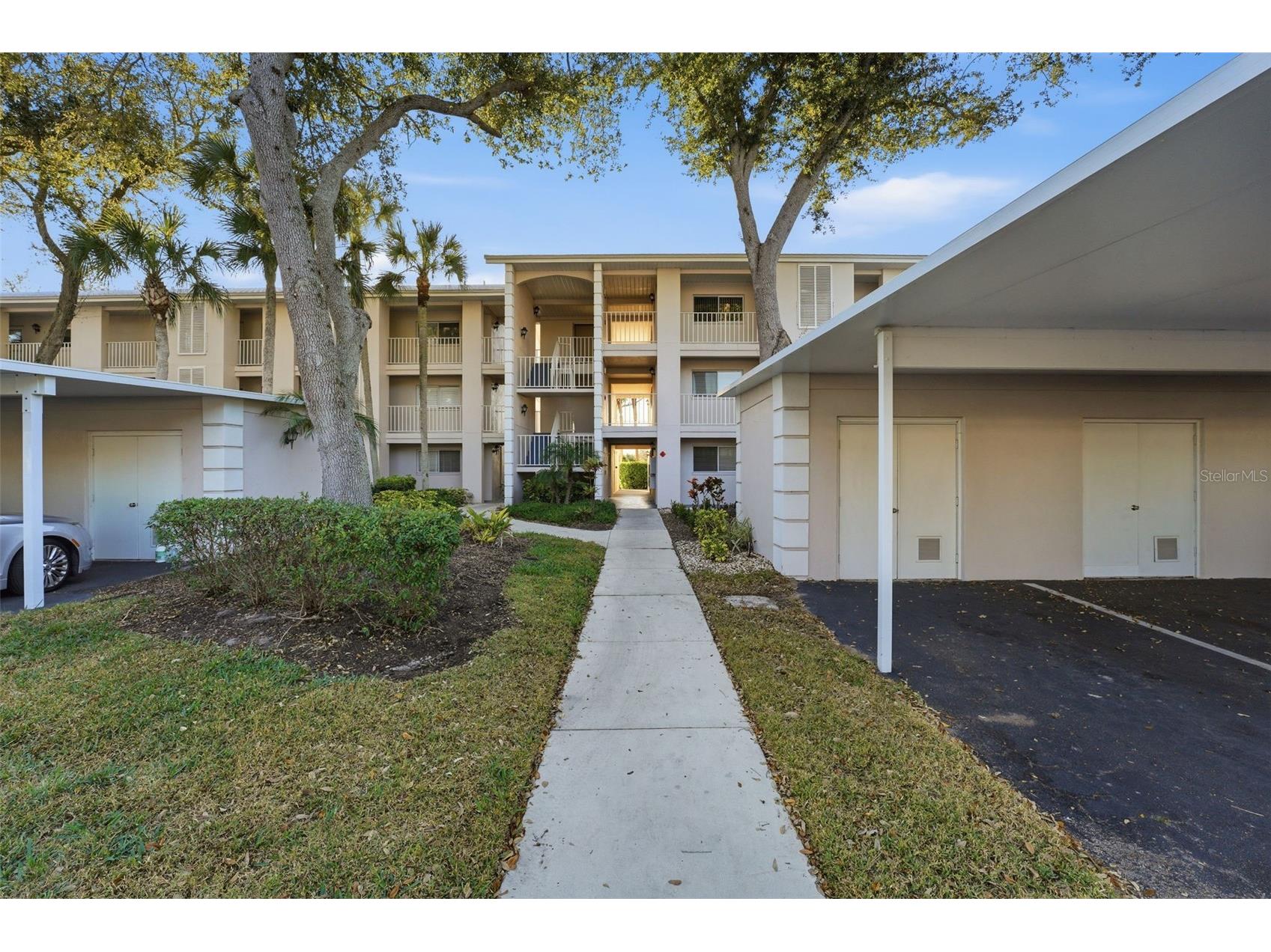 437 Cerromar Lane #520 Venice FL 34293 A4680599 image1