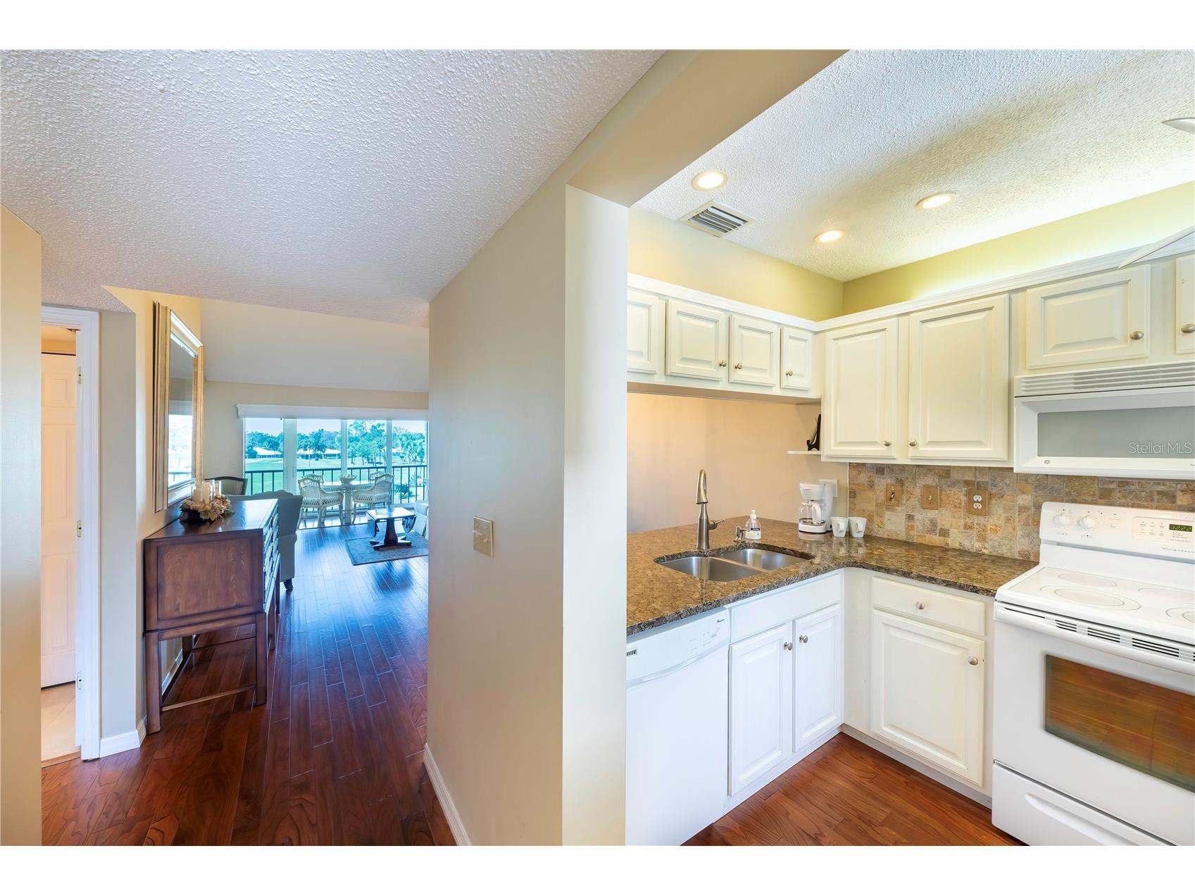 437 Cerromar Lane #525 Venice FL 34293 N6144027 image3