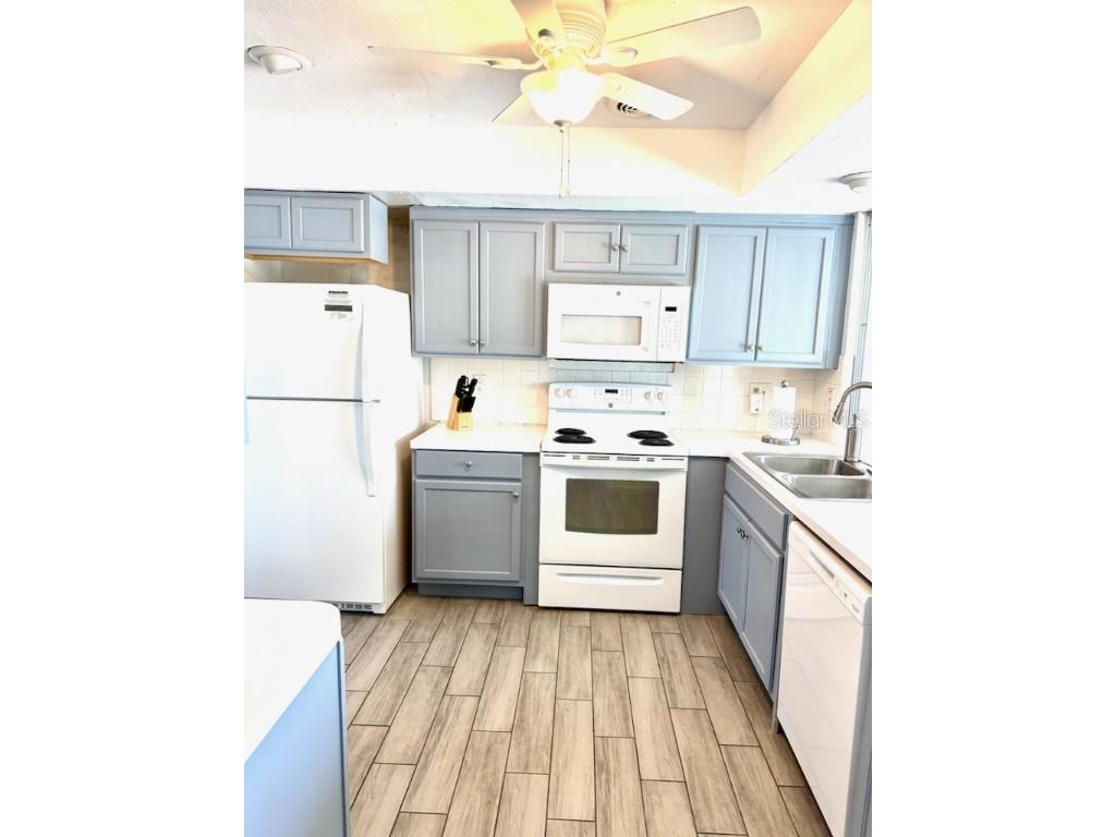 437 Hickory Road Venice FL 34293 A4671616 image10