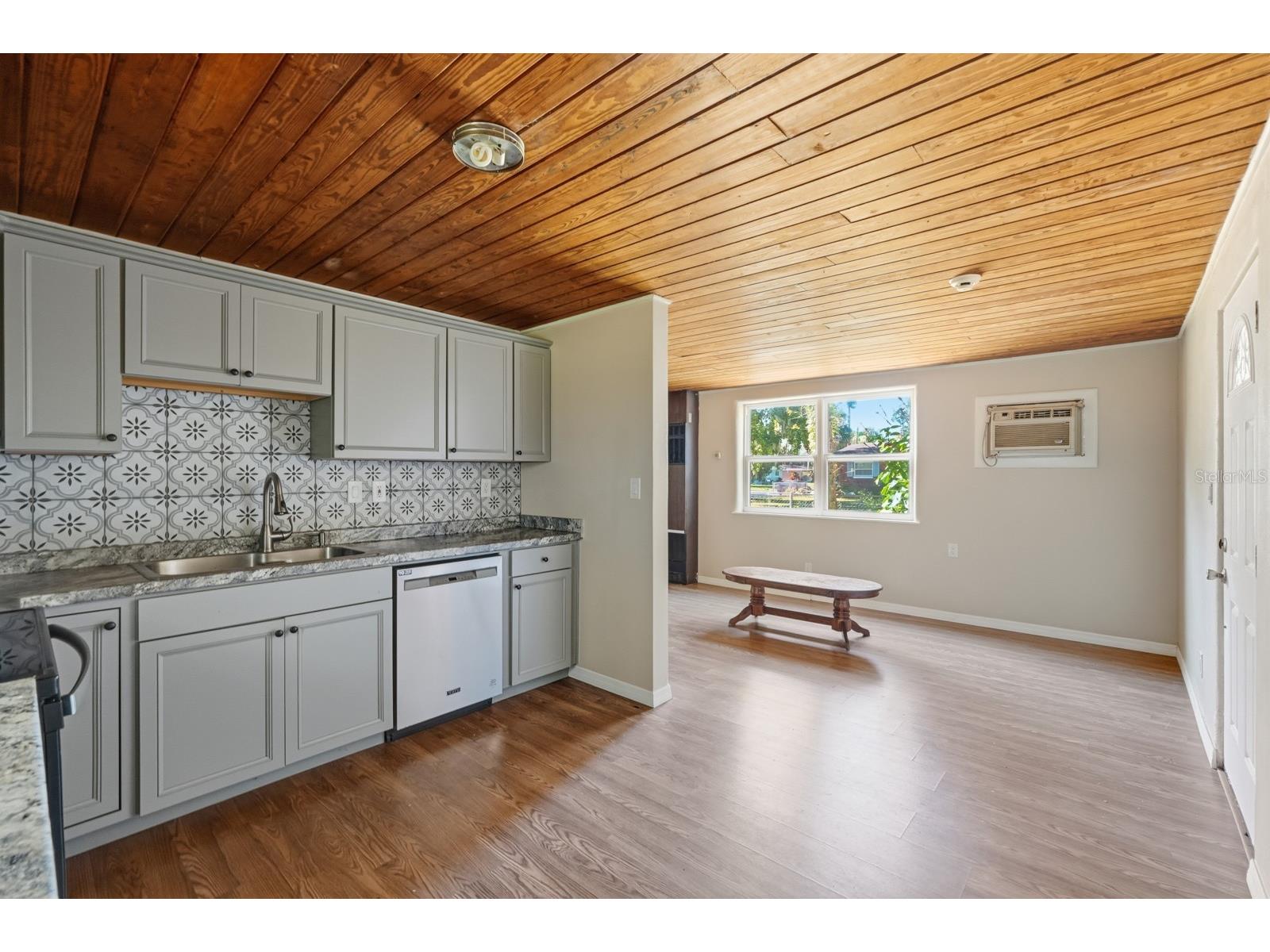 437 Lockhart Street Daytona Beach FL 32114 V4945302 image11