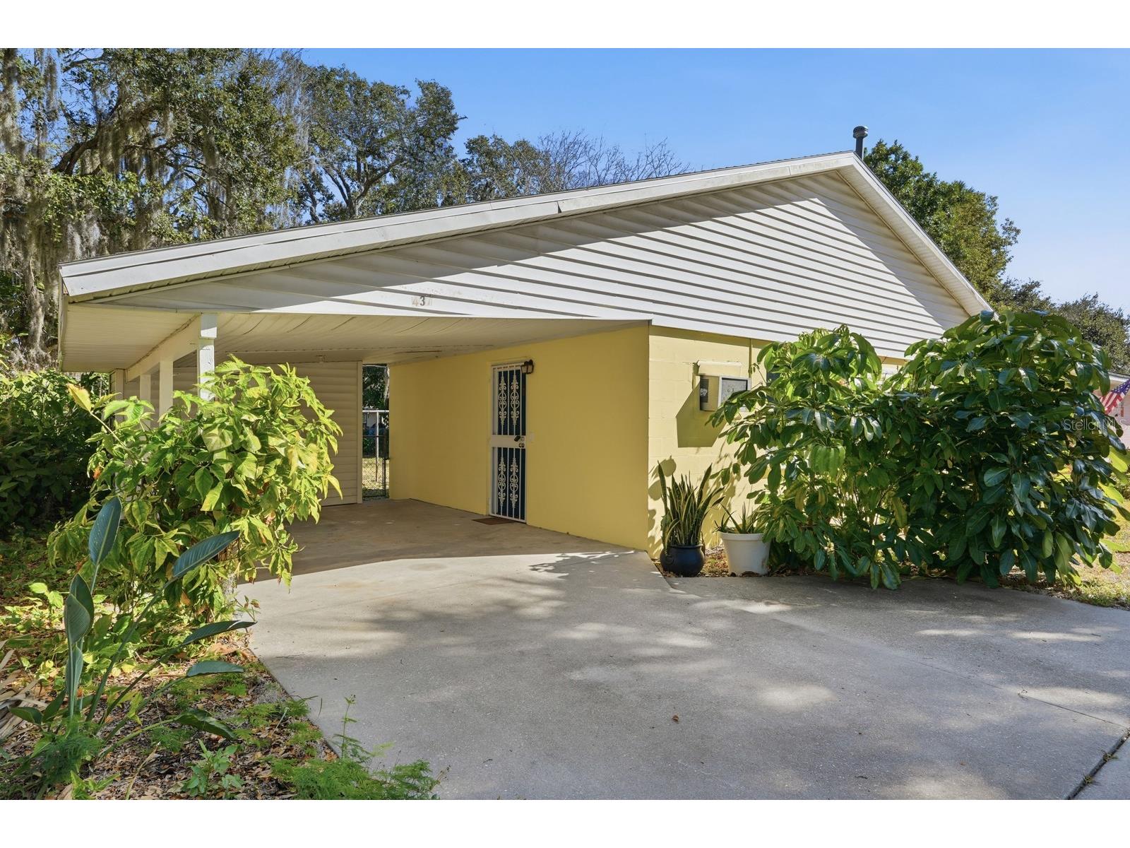 437 Lockhart Street Daytona Beach FL 32114 V4945302 image2