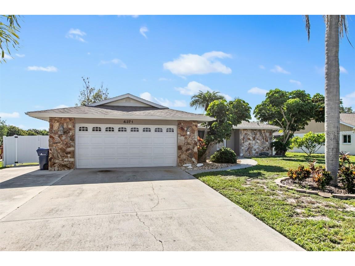 4371 Meadowland Circle Sarasota FL 34233 A4581141 image1