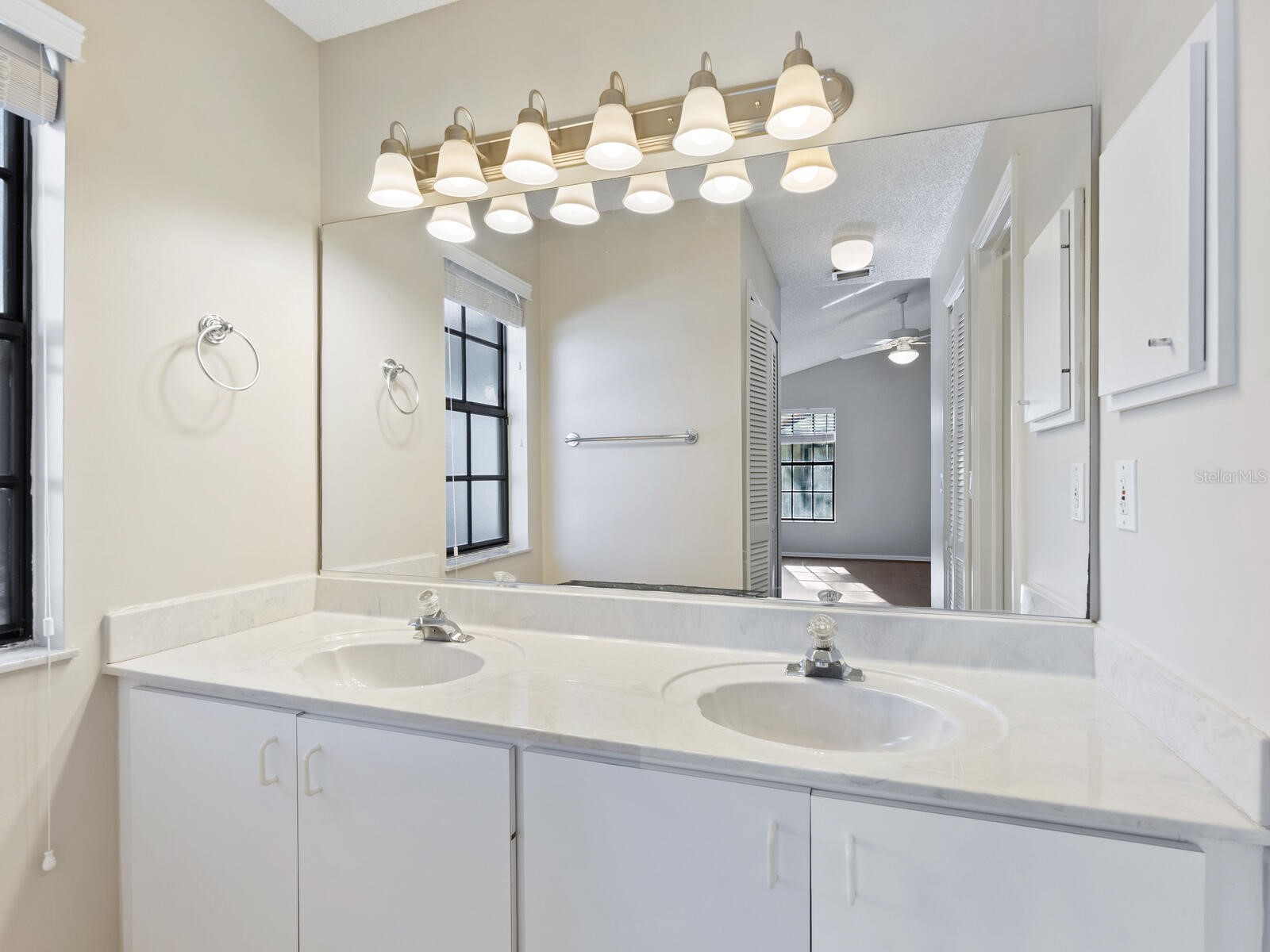 4372 Trails Drive #15-1 Sarasota FL 34232 A4678938 image32