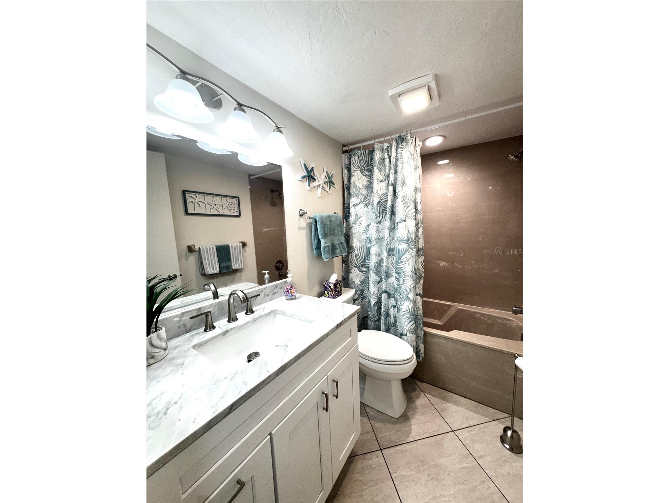 4377 Longmeadow #7 Sarasota FL 34235 A4692700 image17