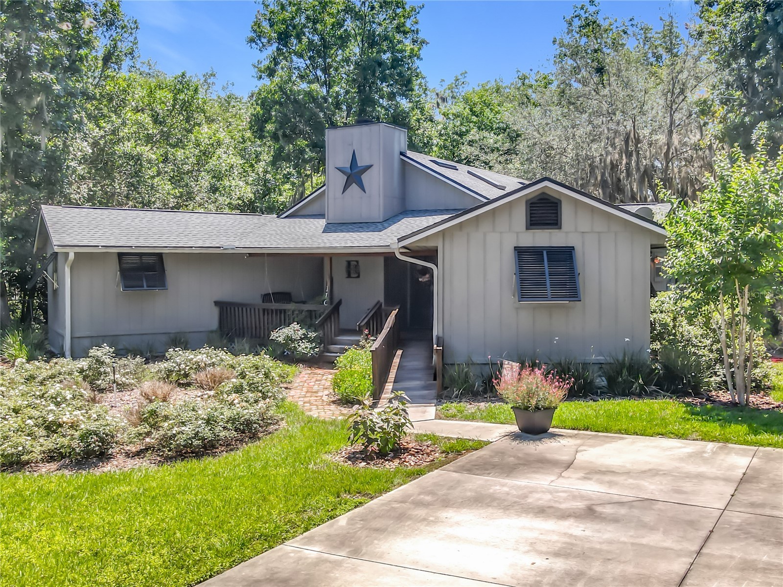 43809 Sunset Dr Paisley FL 32767 - LAKE LULU G5112629 image1