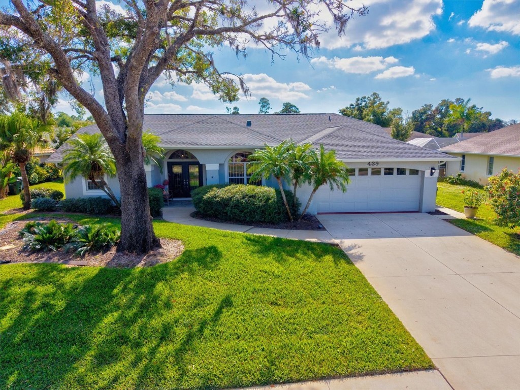 439 Lake Of The Woods Drive Venice FL 34293 A4672625 image1