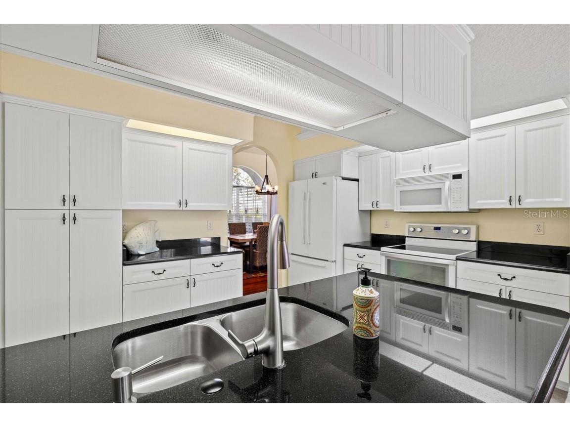 439 Lake Of The Woods Drive Venice FL 34293 A4672625 image17