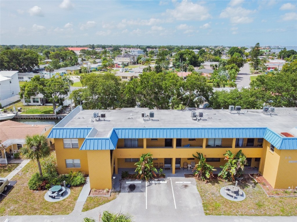 439 S Paula Drive #202 Dunedin FL 34698 TB8422357 image1