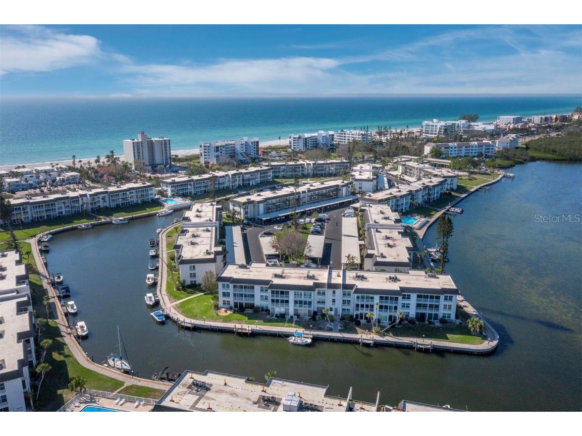 4390 Exeter Drive #104 Longboat Key FL 34228 - INTER COASTAL WATERWAY A4665625 image1