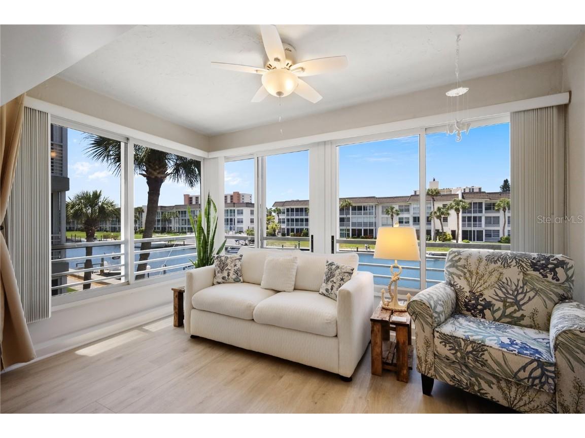 4390 Exeter Drive #204 Longboat Key FL 34228 A4608354 image1