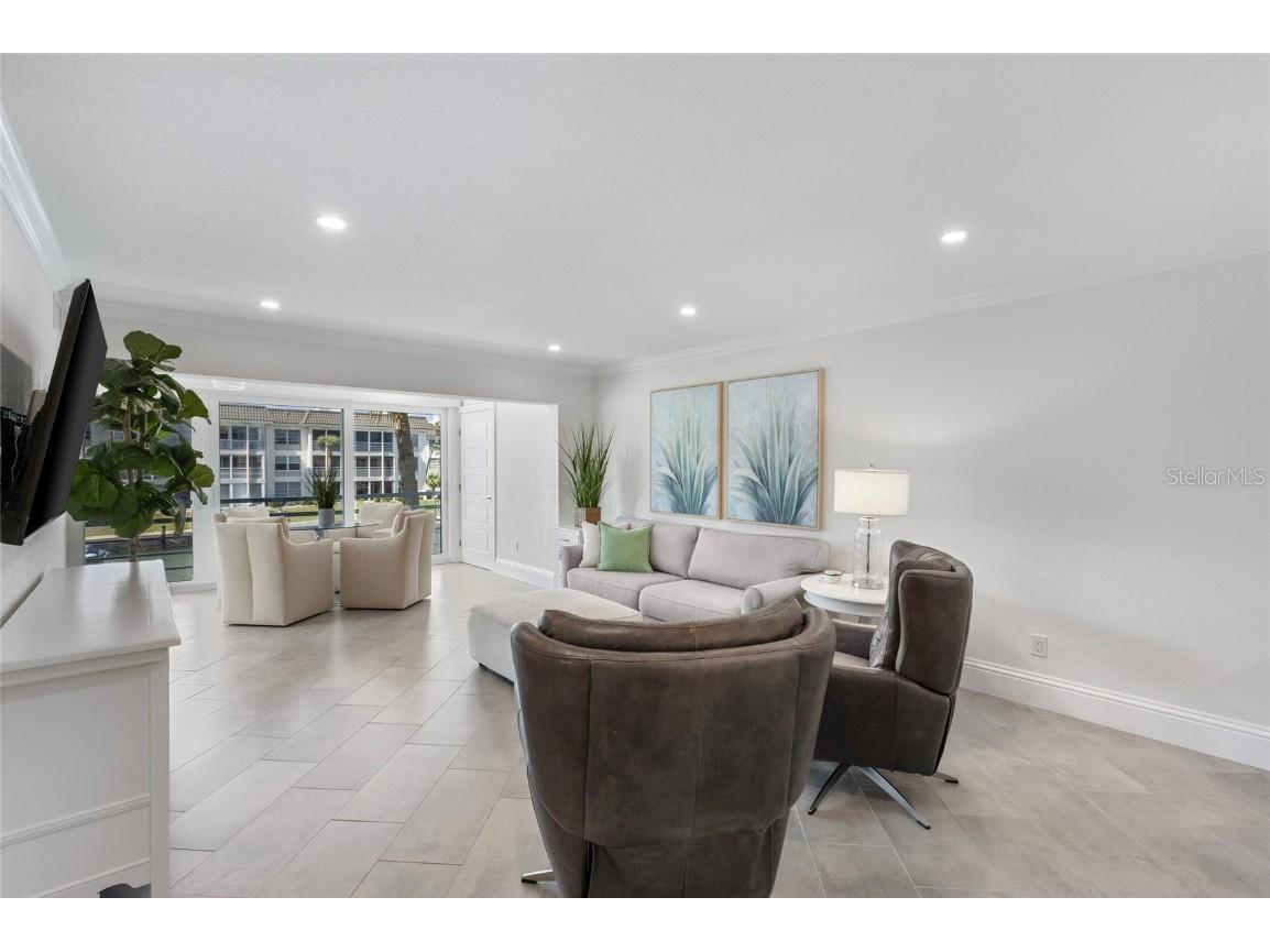 4390 Exeter Drive #206 Longboat Key FL 34228 - SARASOTA BAY A4670032 image2