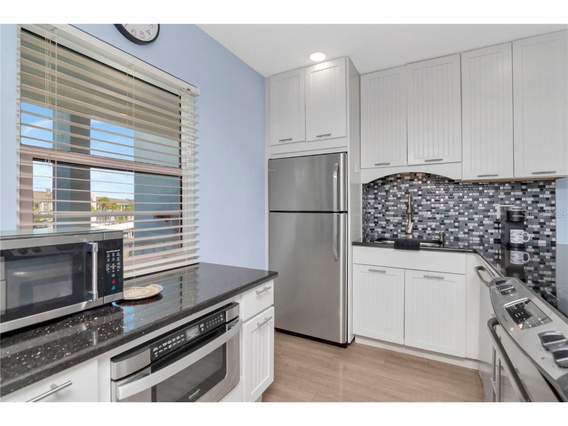 4390 Exeter Drive #305 Longboat Key FL 34228 - SARASOTA BAY A4670603 image14