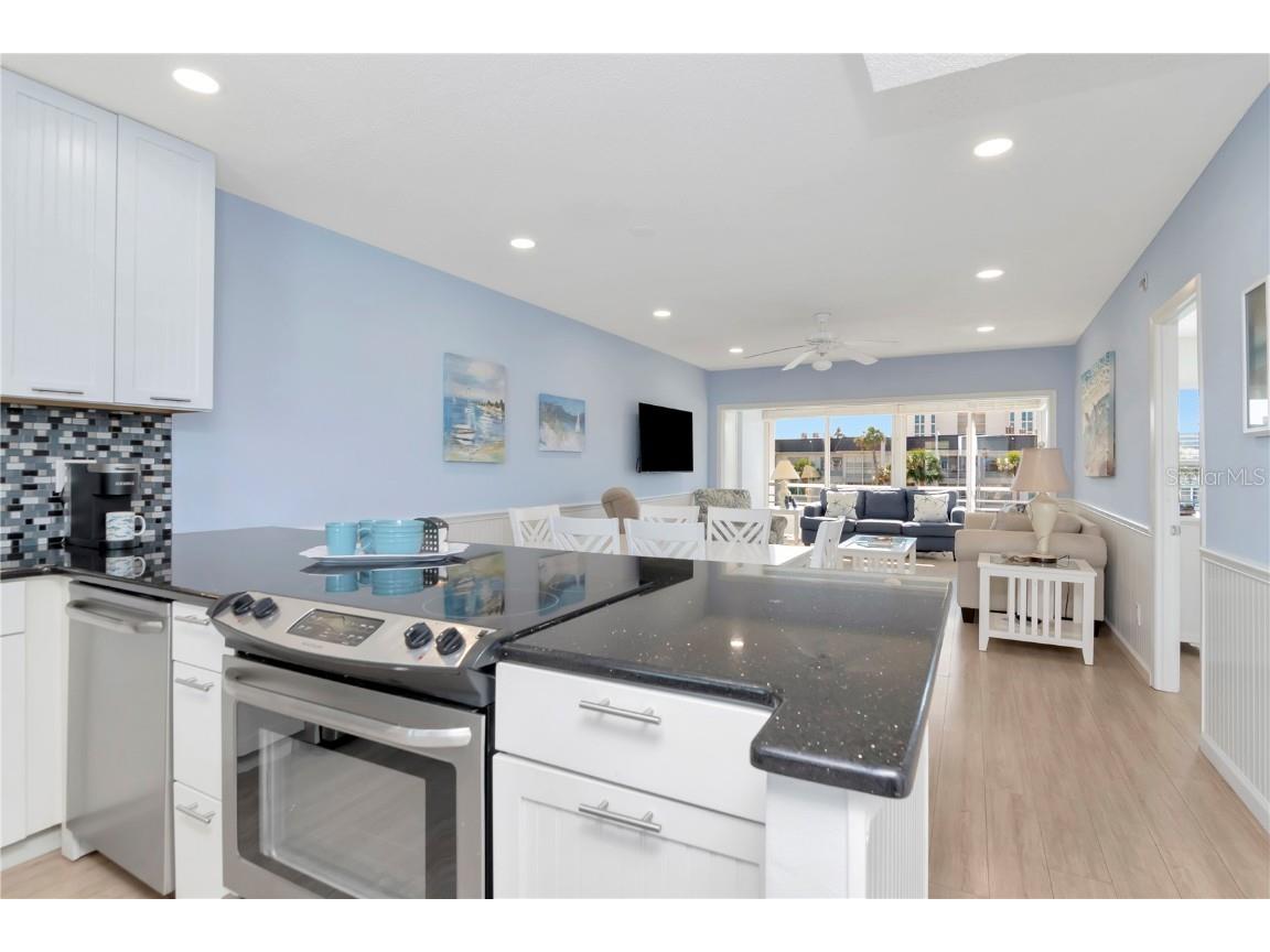 4390 Exeter Drive #305 Longboat Key FL 34228 - SARASOTA BAY A4670603 image16