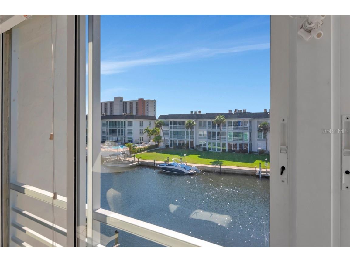 4390 Exeter Drive #305 Longboat Key FL 34228 - SARASOTA BAY A4670603 image6