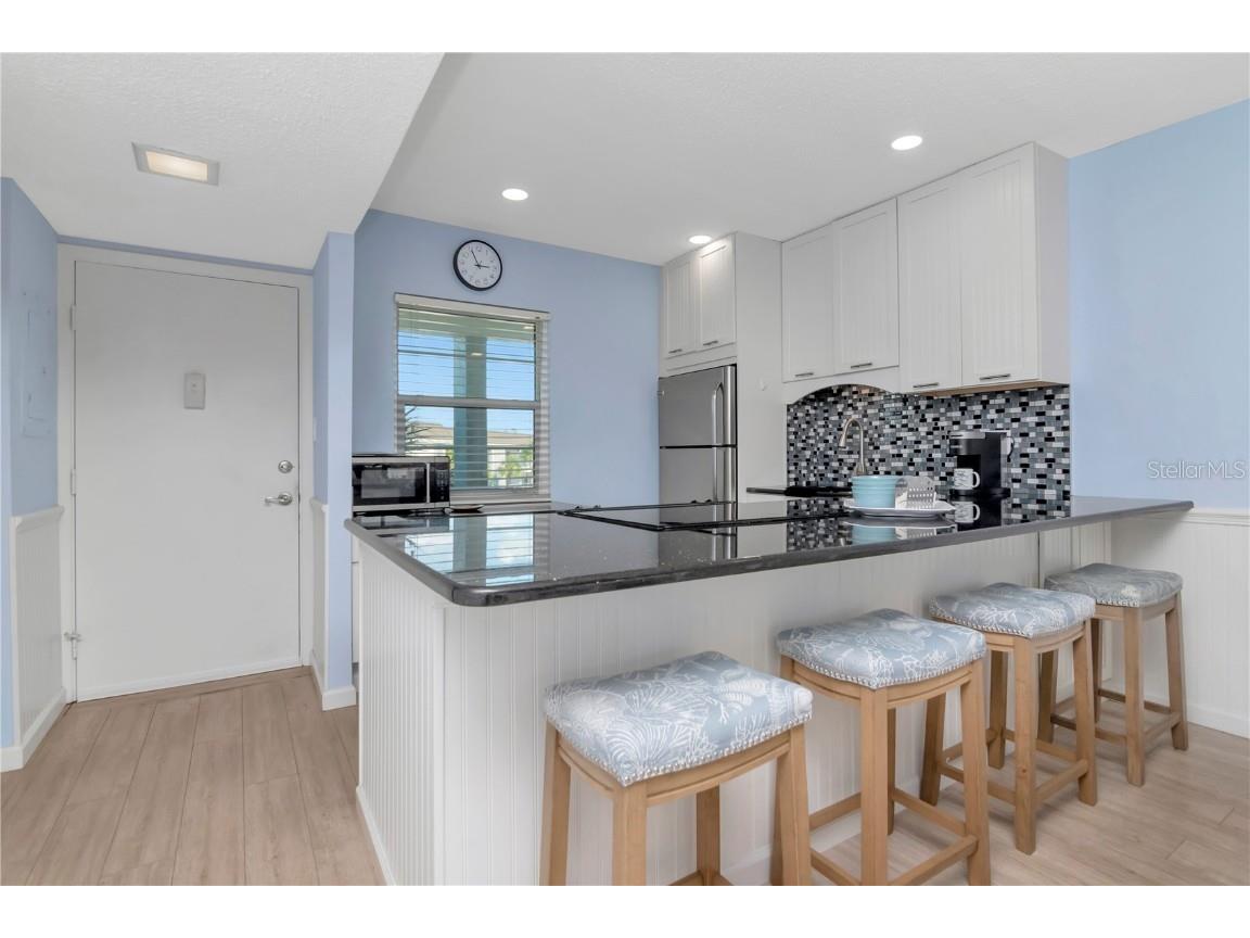 4390 Exeter Drive #305 Longboat Key FL 34228 - SARASOTA BAY A4670603 image8