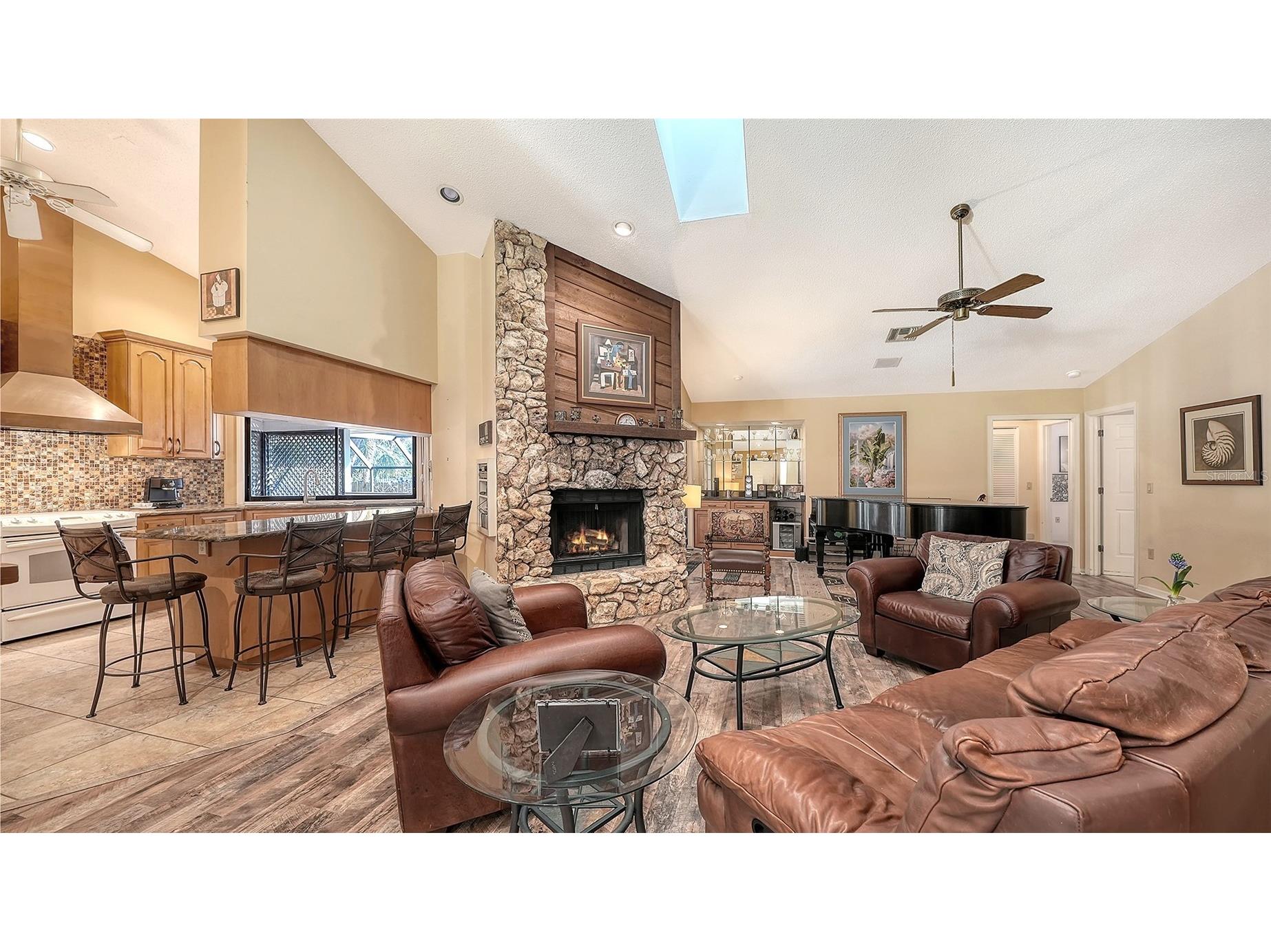 4390 Woodview Drive Sarasota FL 34232 A4666171 image10