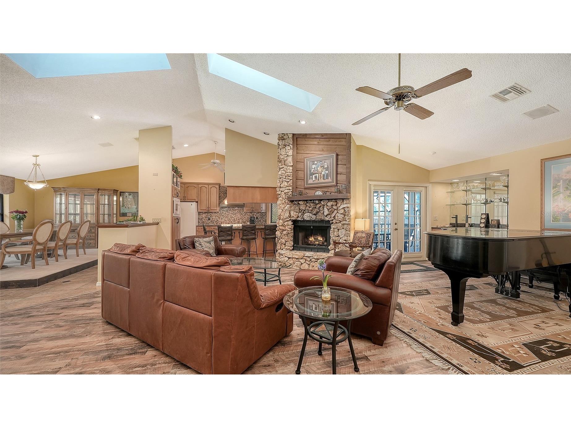 4390 Woodview Drive Sarasota FL 34232 A4666171 image9
