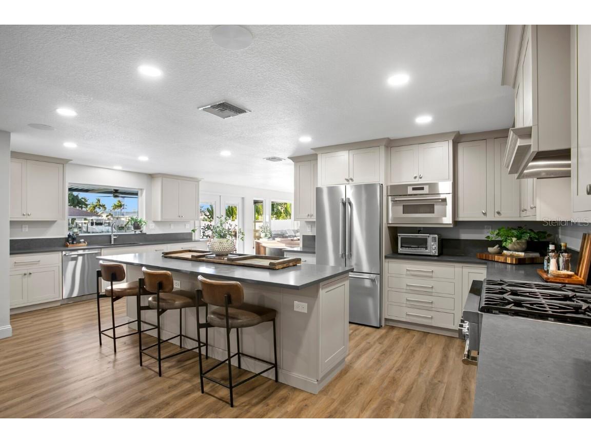 4391 38th Way S Saint Petersburg FL 33711 - CANAL TO BOCA CIEGA BAY / INTRACOASTAL TB8448224 image7