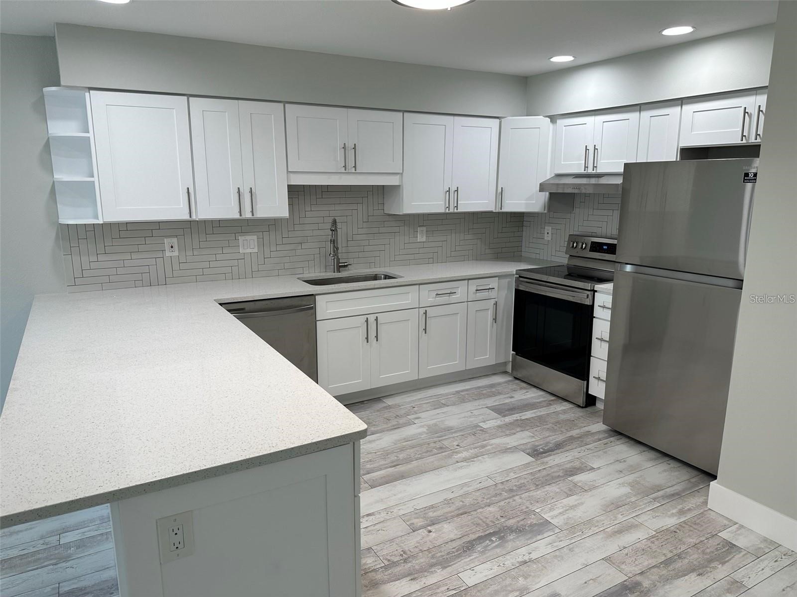 440 50th Avenue N Saint Petersburg FL 33703 TB8499406 image3