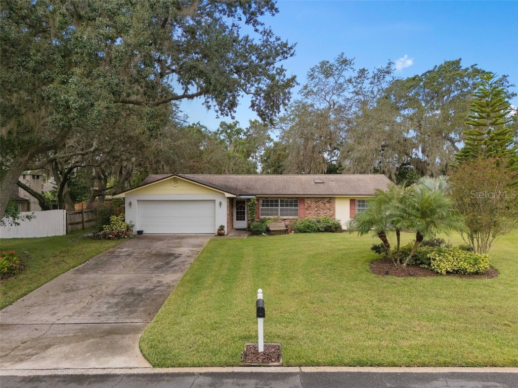 440 Laura Lane Mount Dora FL 32757 O6343916 image1