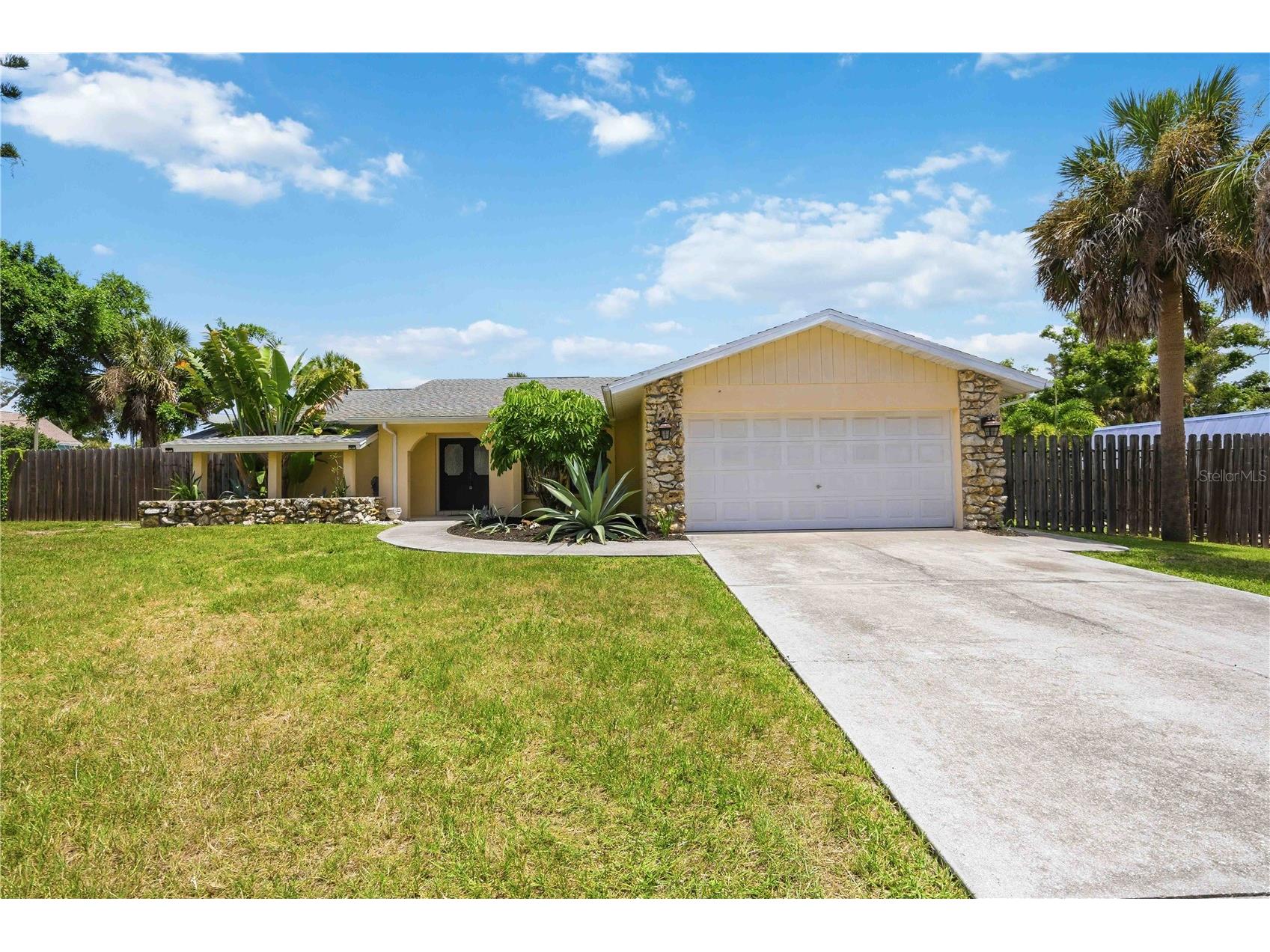440 Lychee Road Nokomis FL 34275 N6144984 image1