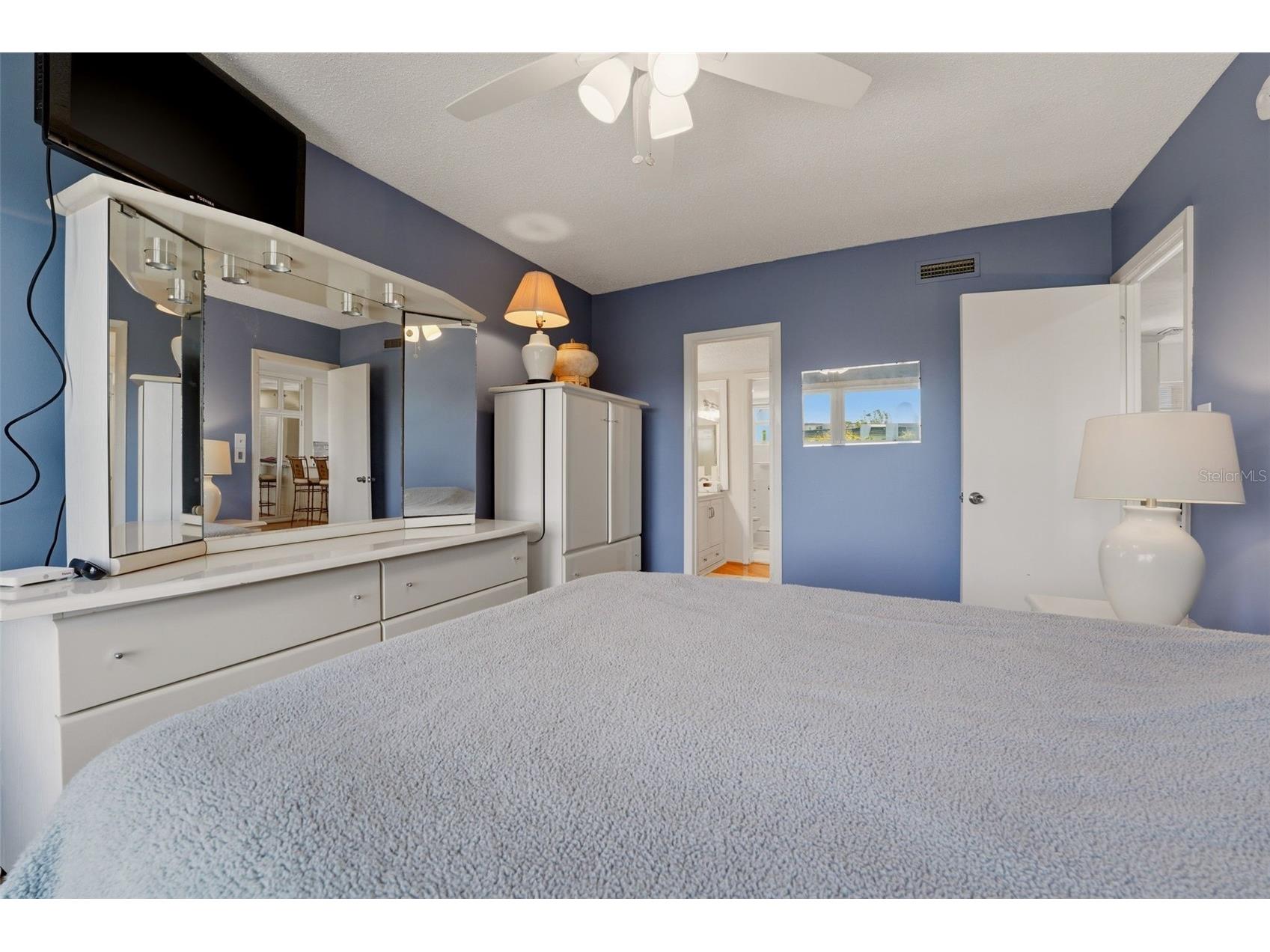 4400 Exeter Drive #305 Longboat Key FL 34228 A4691085 image13