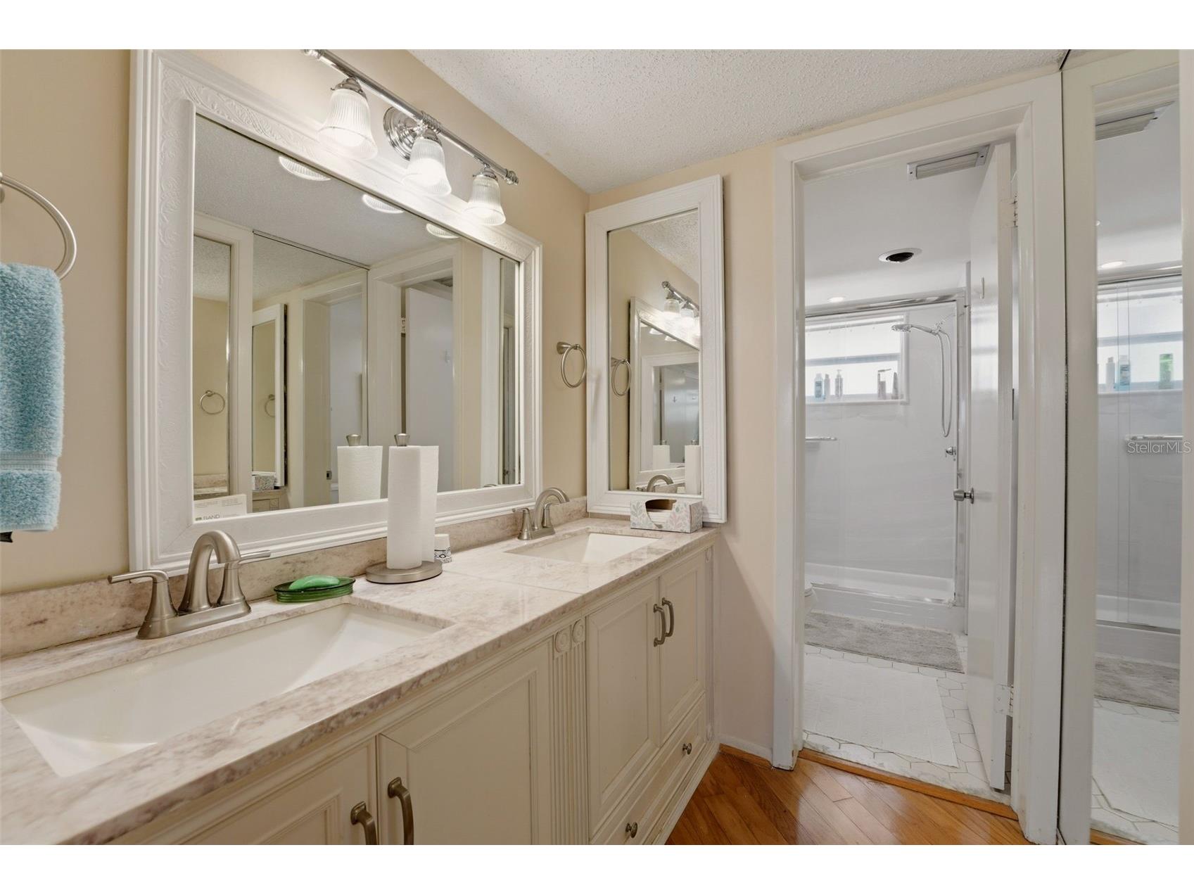 4400 Exeter Drive #305 Longboat Key FL 34228 A4691085 image14
