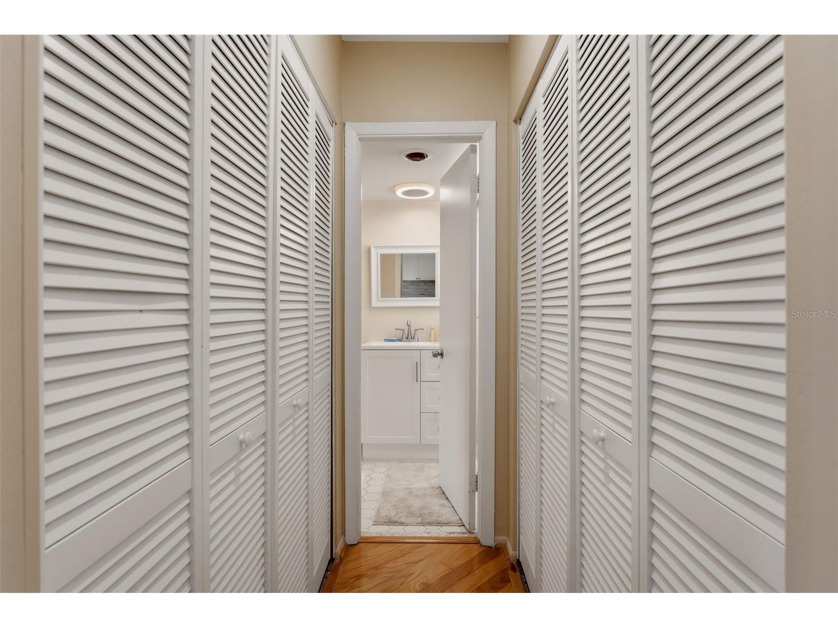 4400 Exeter Drive #305 Longboat Key FL 34228 A4691085 image17