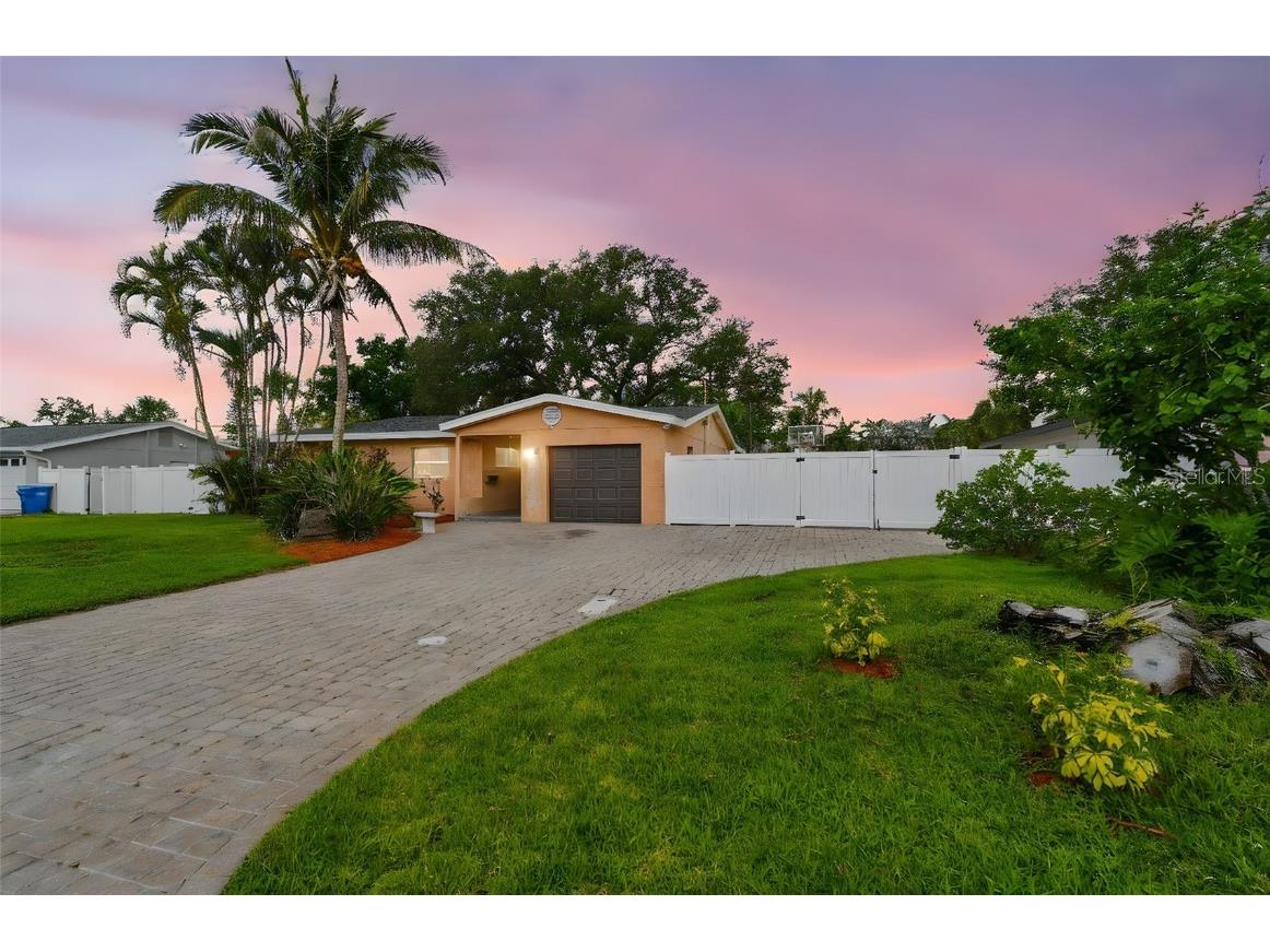 4400 Helena Street NE Saint Petersburg FL 33703 TB8389152 image1