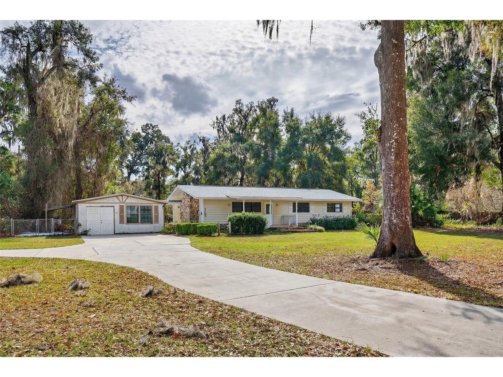 4400 NE 139th Lane Anthony FL 32617 OM715935 image1
