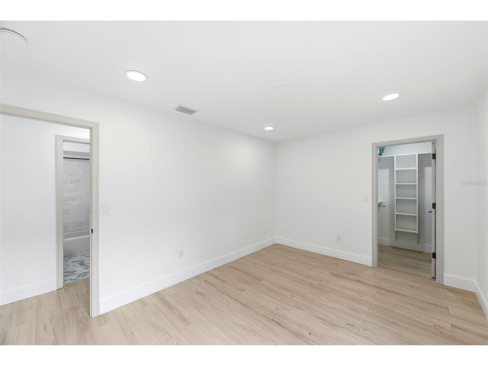 4401 Little John Trail Sarasota FL 34232 A4695906 image32