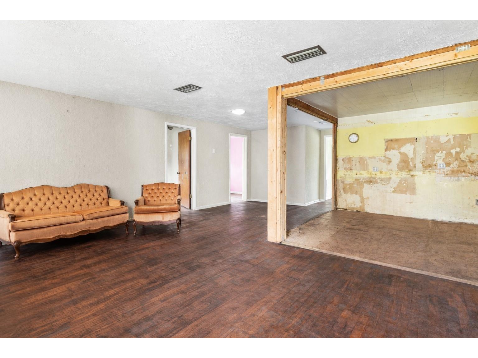 4402 W Lancaster Street Tampa FL 33616 TB8470428 image4