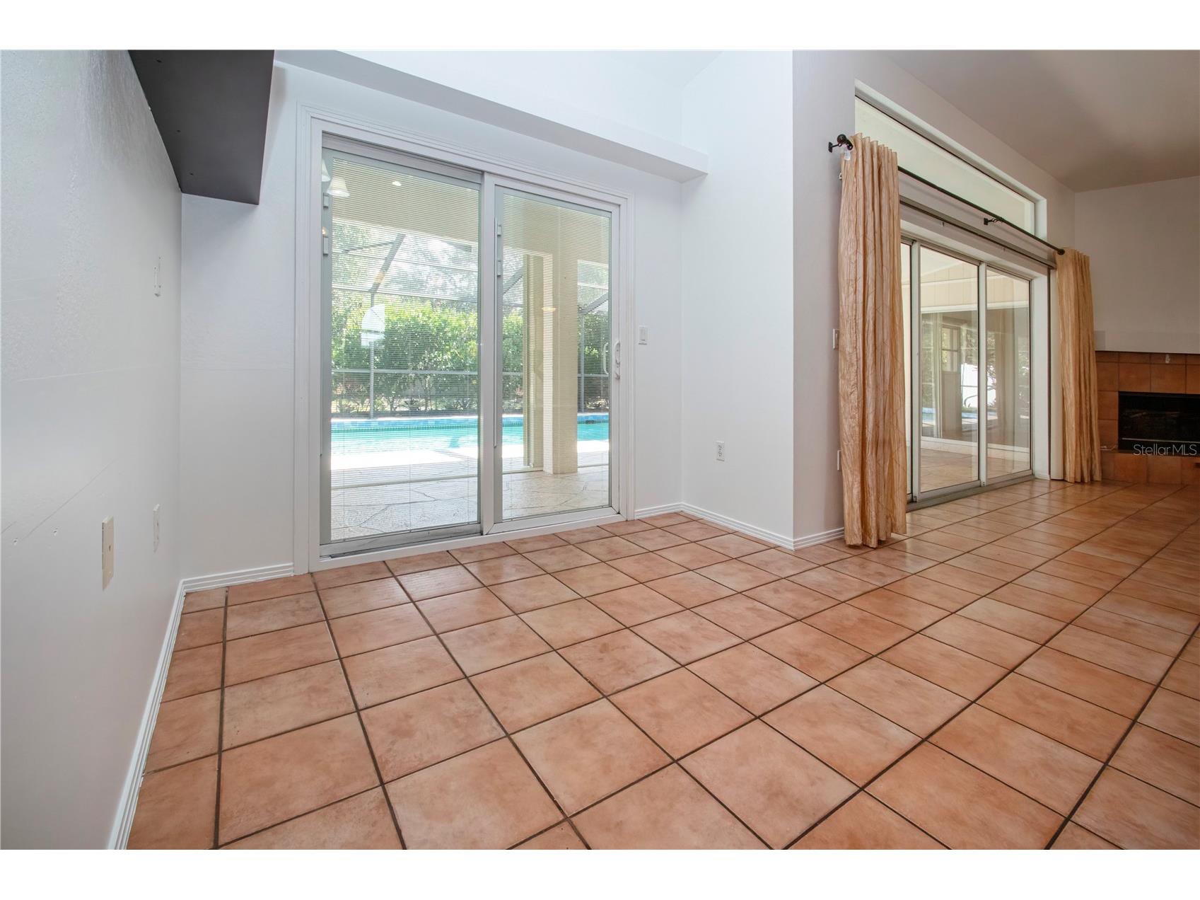 4403 Diamond Circle N Sarasota FL 34233 A4693112 image37