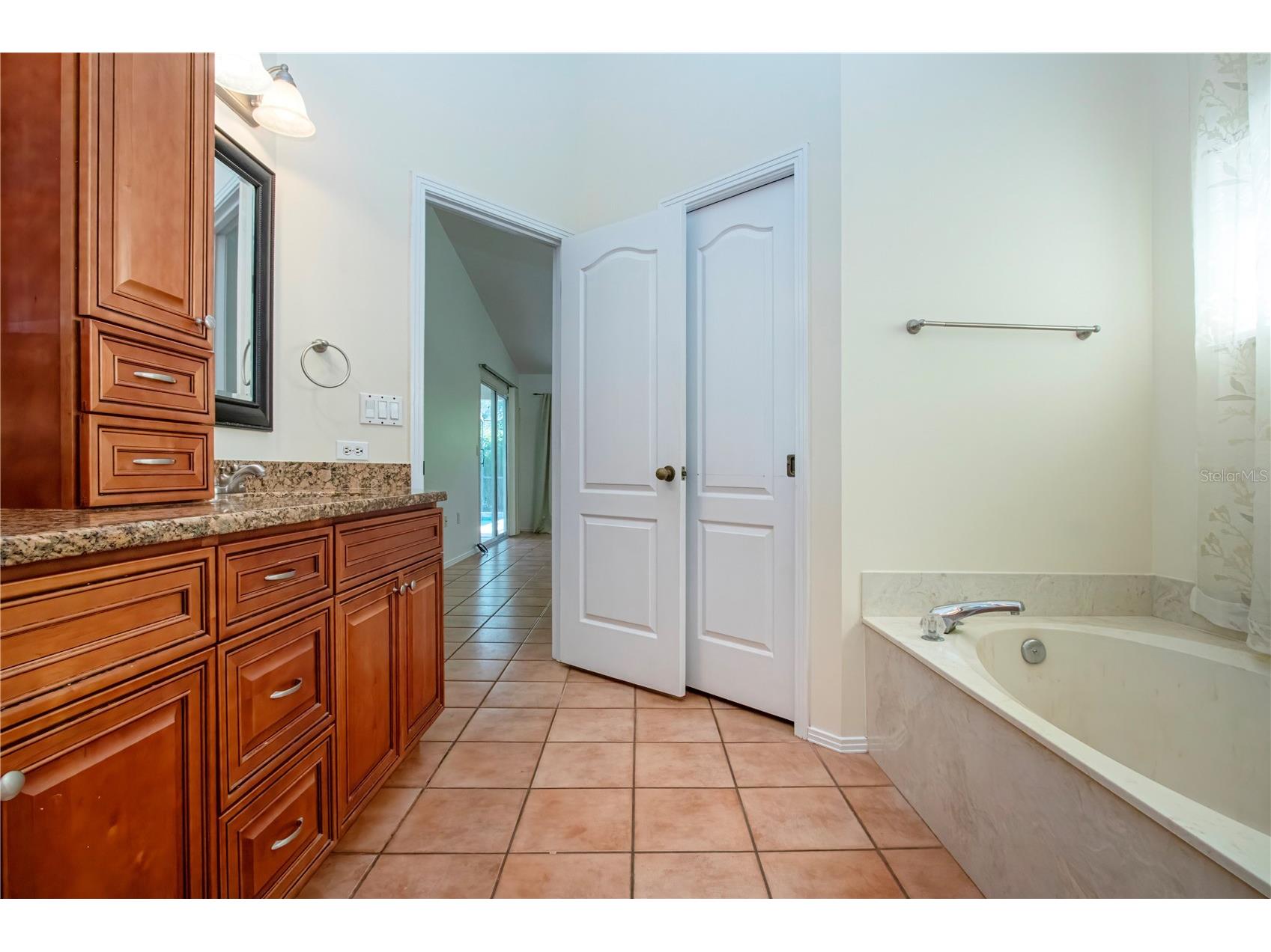 4403 Diamond Circle N Sarasota FL 34233 A4693112 image42