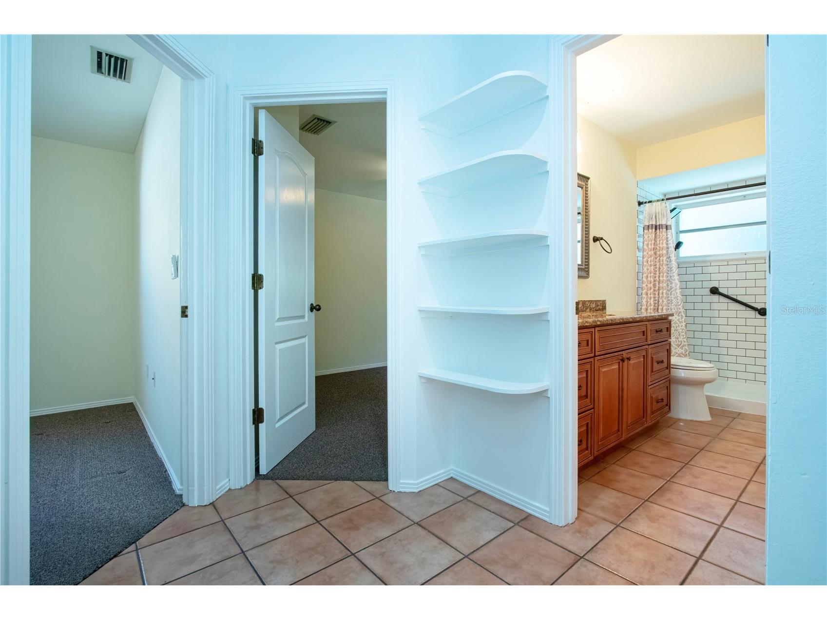 4403 Diamond Circle N Sarasota FL 34233 A4693112 image45