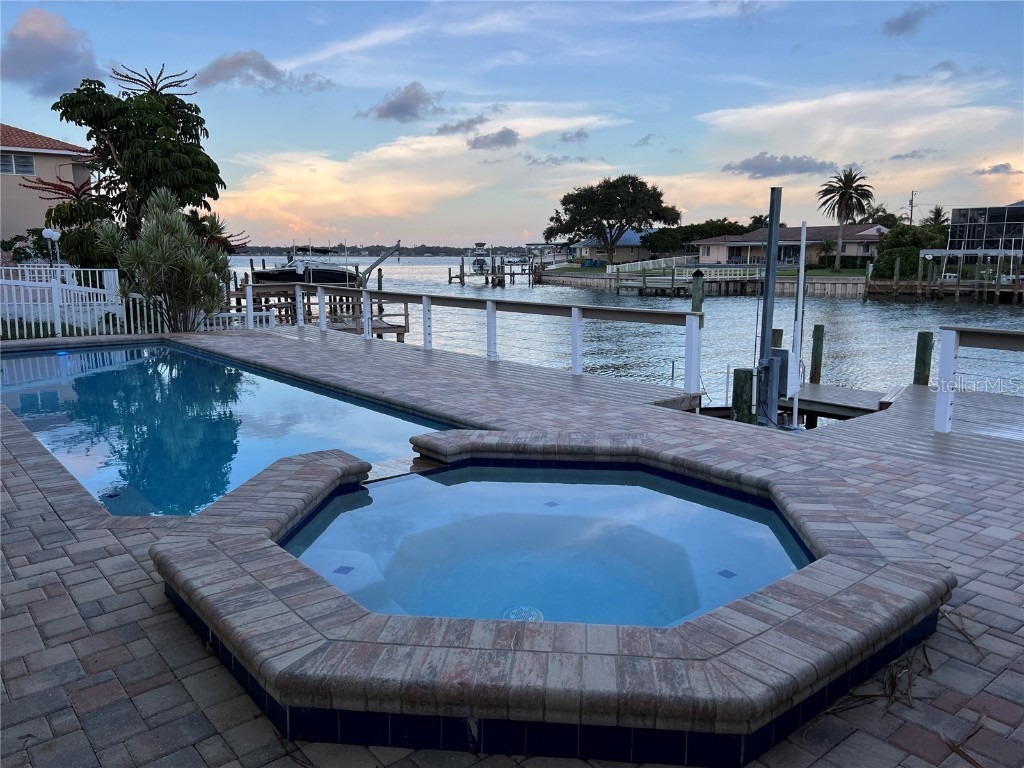 441 Palm Island NE Clearwater FL 33767 T3460284 image1