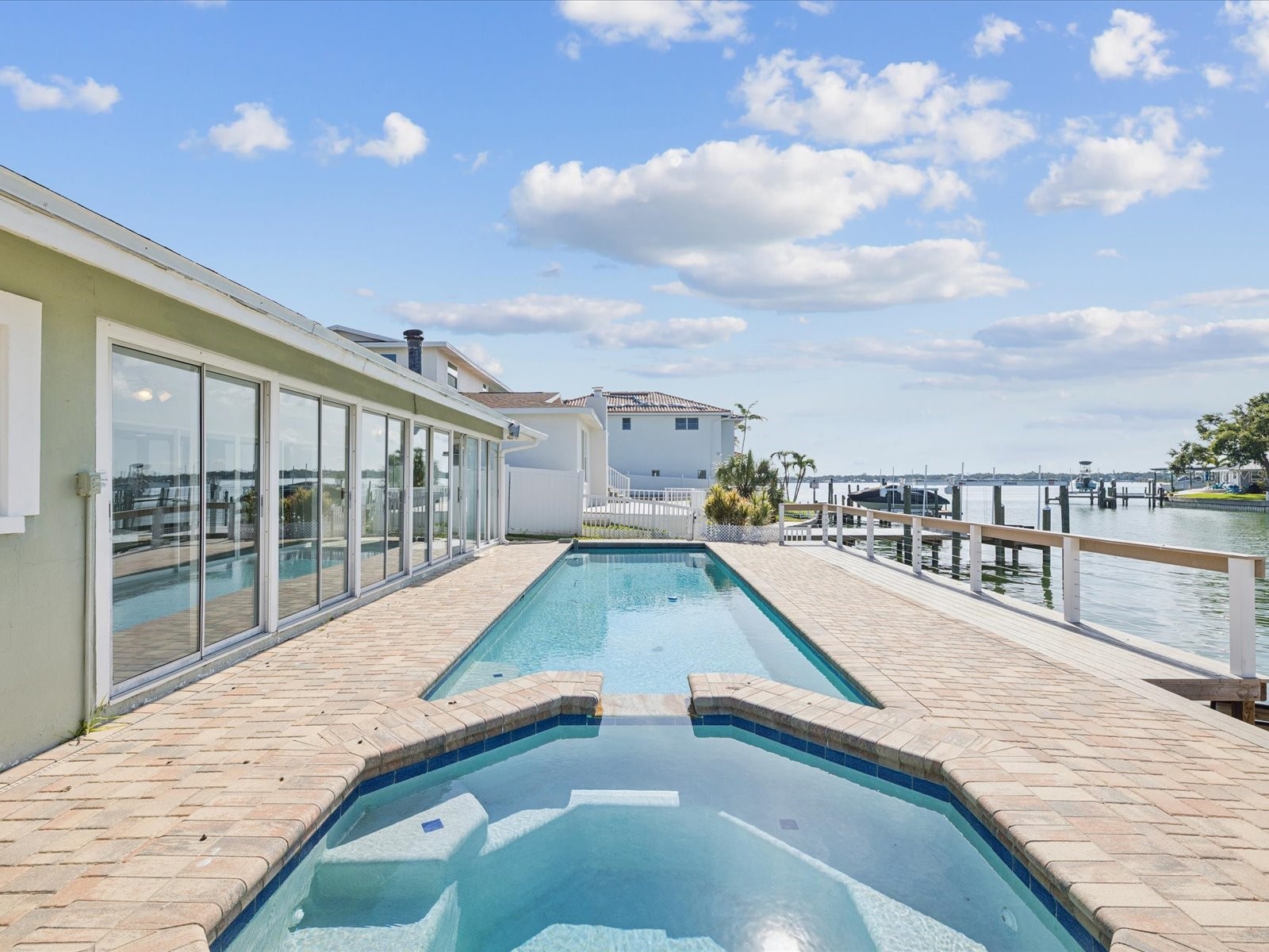 441 Palm Island NE Clearwater FL 33767 TB8481527 image39
