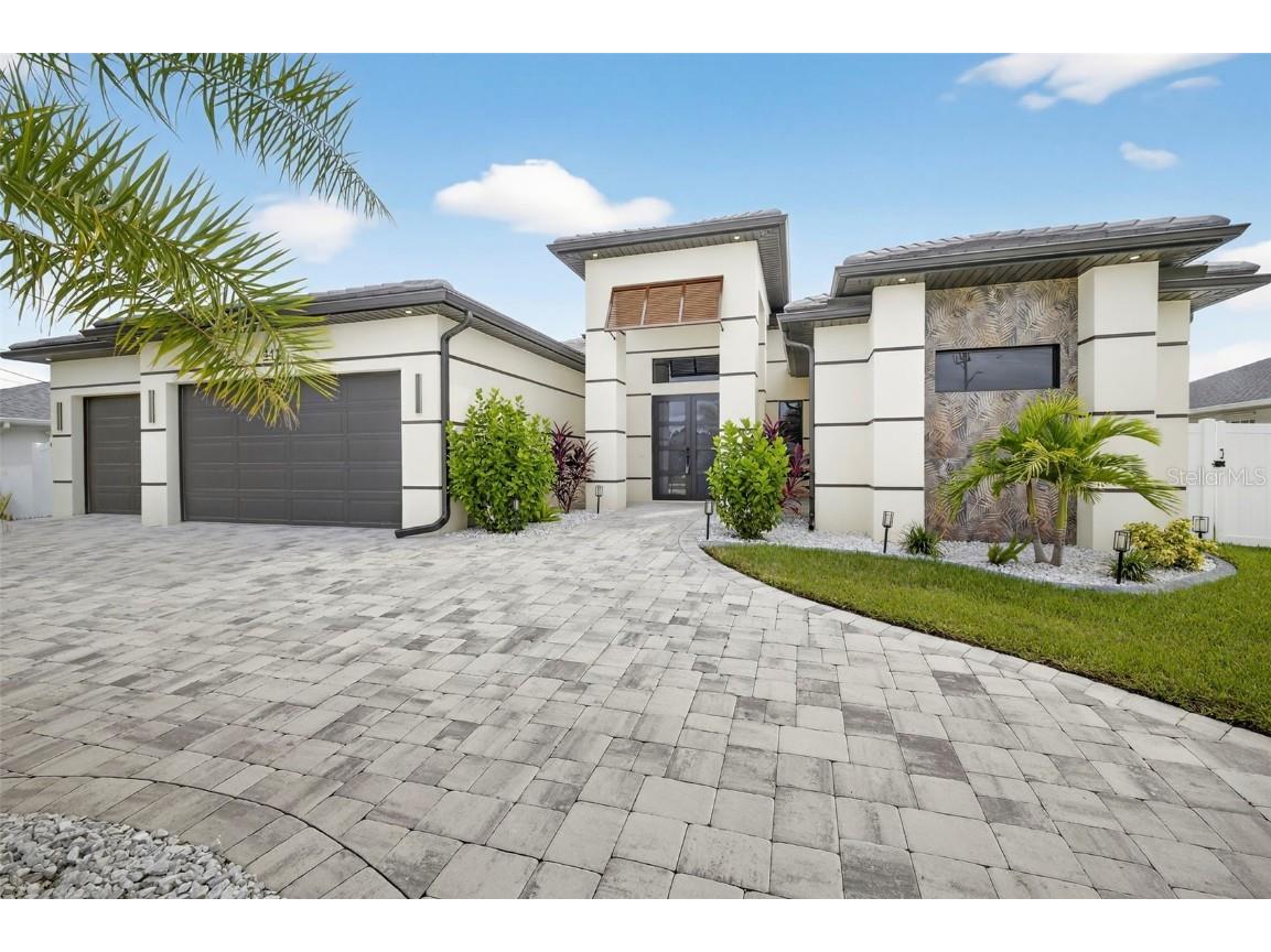 4411 Pelican Boulevard Cape Coral FL 33914 - MARIGOLD CANAL C7515975 image1