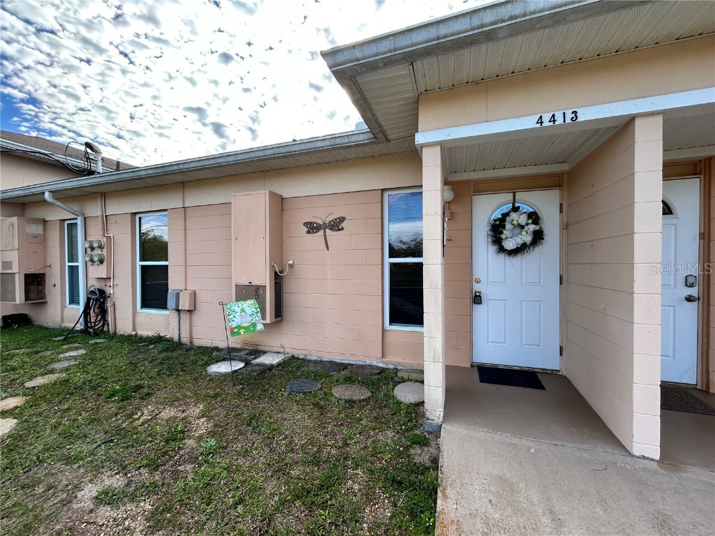 4413 Club Circle Lake Wales FL 33898 - LAKE WALK IN WATER K4902831 image1