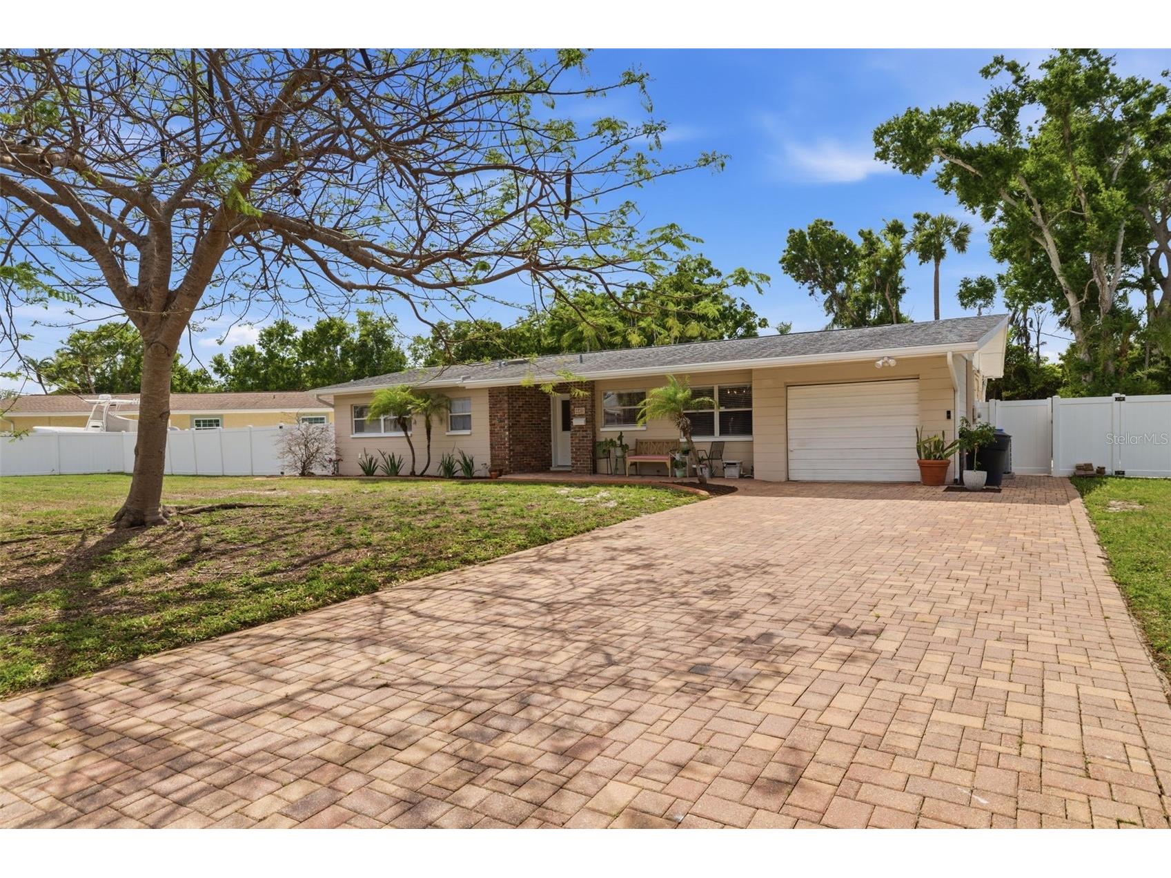 4415 7th Street S Saint Petersburg FL 33705 TB8482481 image1