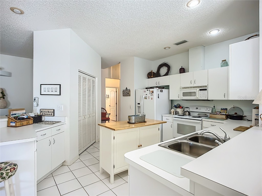 4417 Beauchamp Court Sarasota FL 34243 A4671238 image23