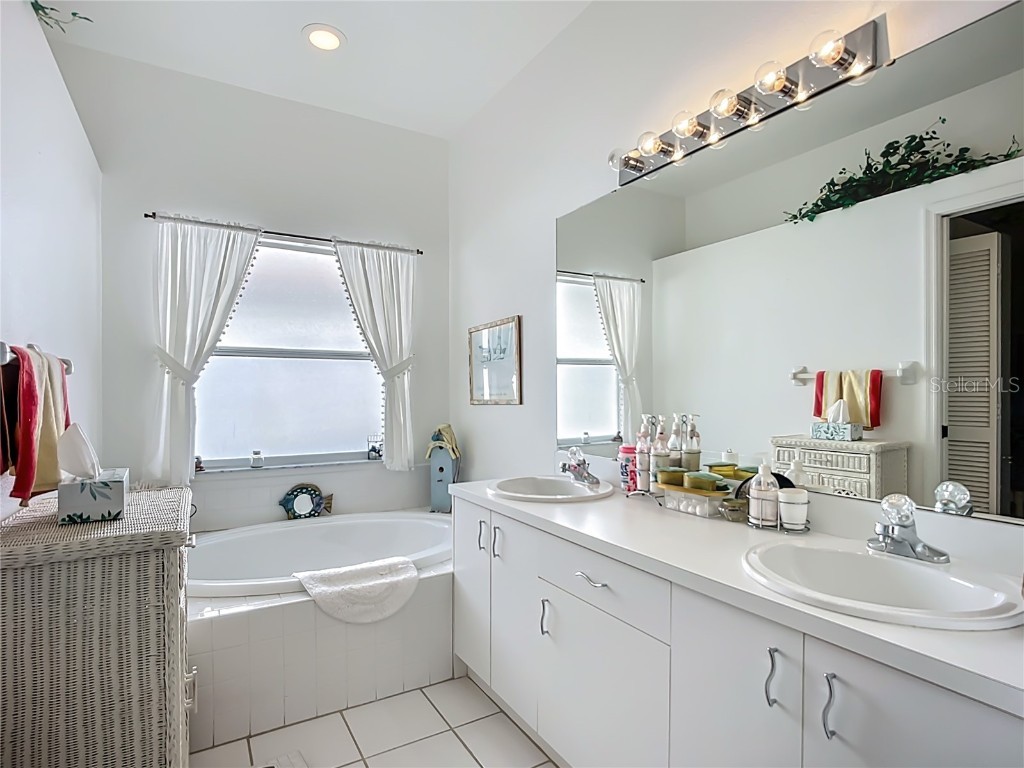 4417 Beauchamp Court Sarasota FL 34243 A4671238 image30