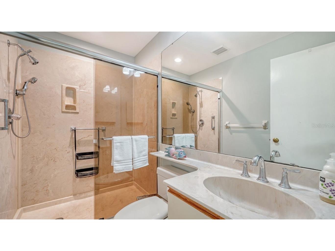 4419 Oakley Greene #19 Sarasota FL 34235 A4624532 image26