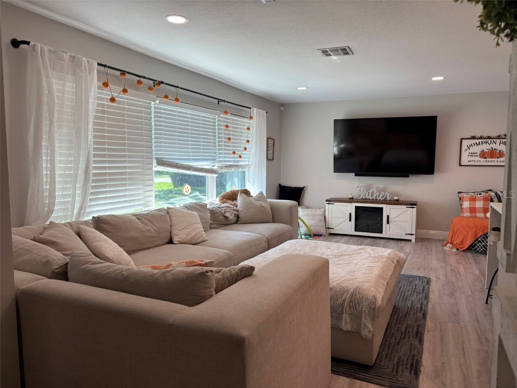 4420 Meadow Creek Circle Sarasota FL 34233 A4669555 image10